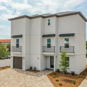 majestic-brand-new-3-story-home-8-mn-walk-to-beach-and.panamacity-beachhotels.com/