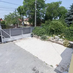 Apartment Hi-bp Garden Batsanyi Tiny House Near The Train With Free Parking, Budapest