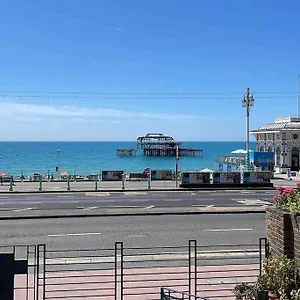 sea-view-2-bedroom-west-pier-brighton-beach.brighton-hotels-england.com/