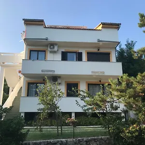 Lena Apartman Baška